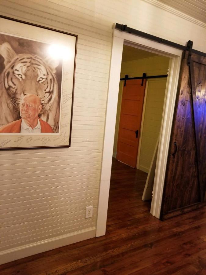 Clemson Memorabilia House Frank Howard III Home Exterior foto
